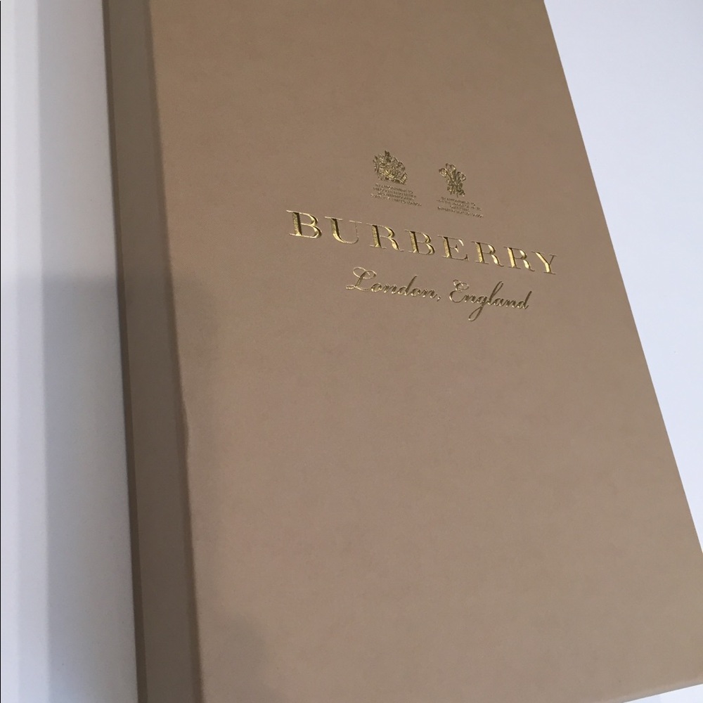 Burberry Sweater Box
